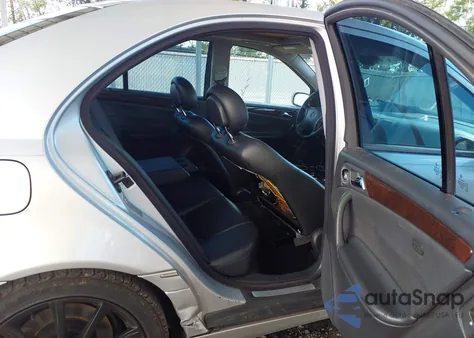 2004 Mercedes-Benz C 240 4Matic z USA, uszkodzony, nr VIN WDBRF81J54F546239